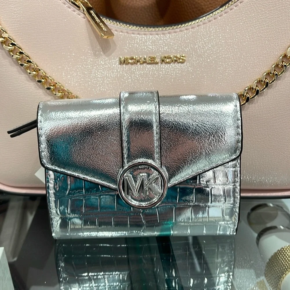 MICHAEL KORS CARMEN MEDIUM LOGO AND FAUX LEATHER WALLET  SILVER  NWT